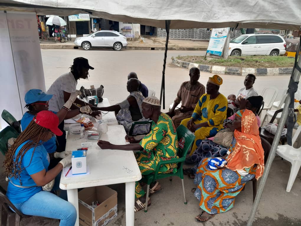 Celebrating World Humanitarian Day Campaign - VMC LZ1 Provides Free Medical Care to Families